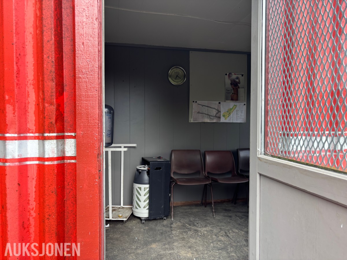 Spisebrakke med krokramme – spiserom og kontor