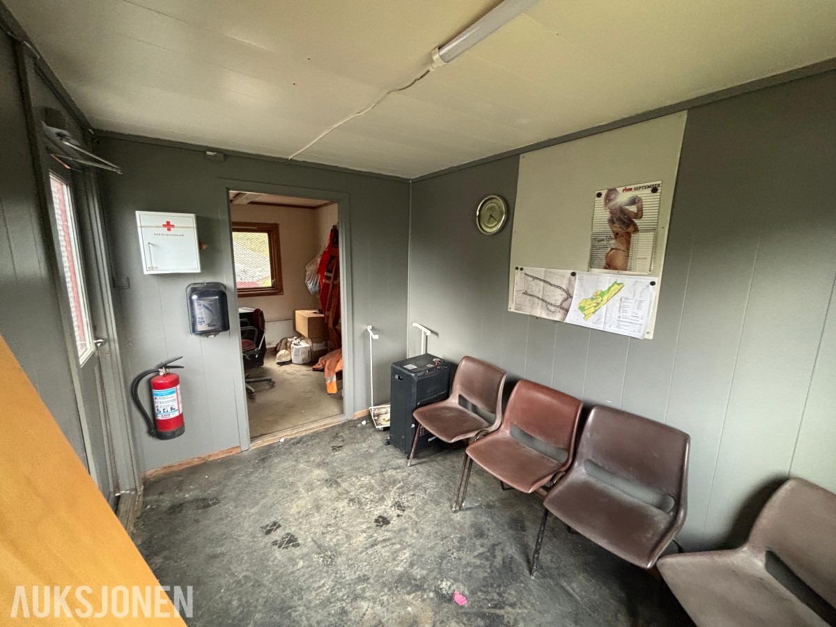 Spisebrakke med krokramme – spiserom og kontor