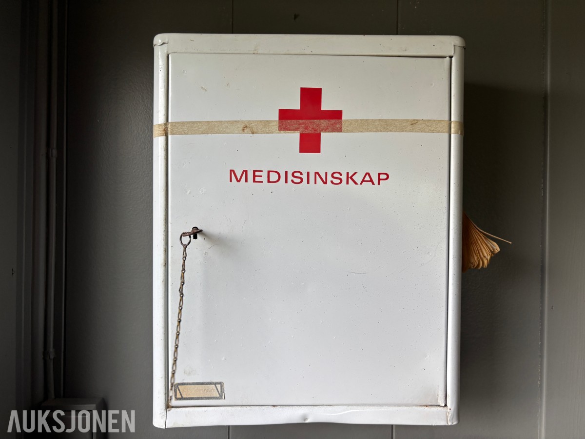 Spisebrakke med krokramme – spiserom og kontor