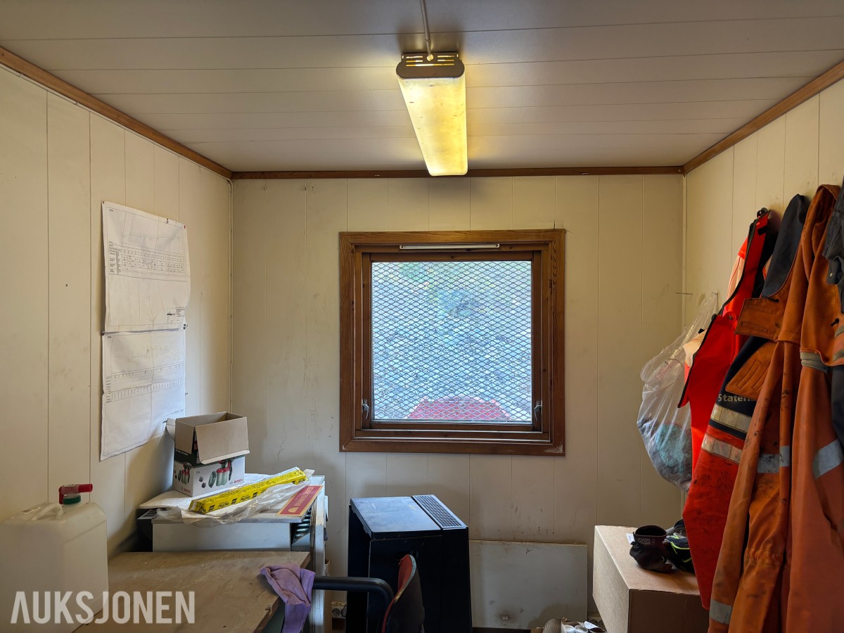 Spisebrakke med krokramme – spiserom og kontor