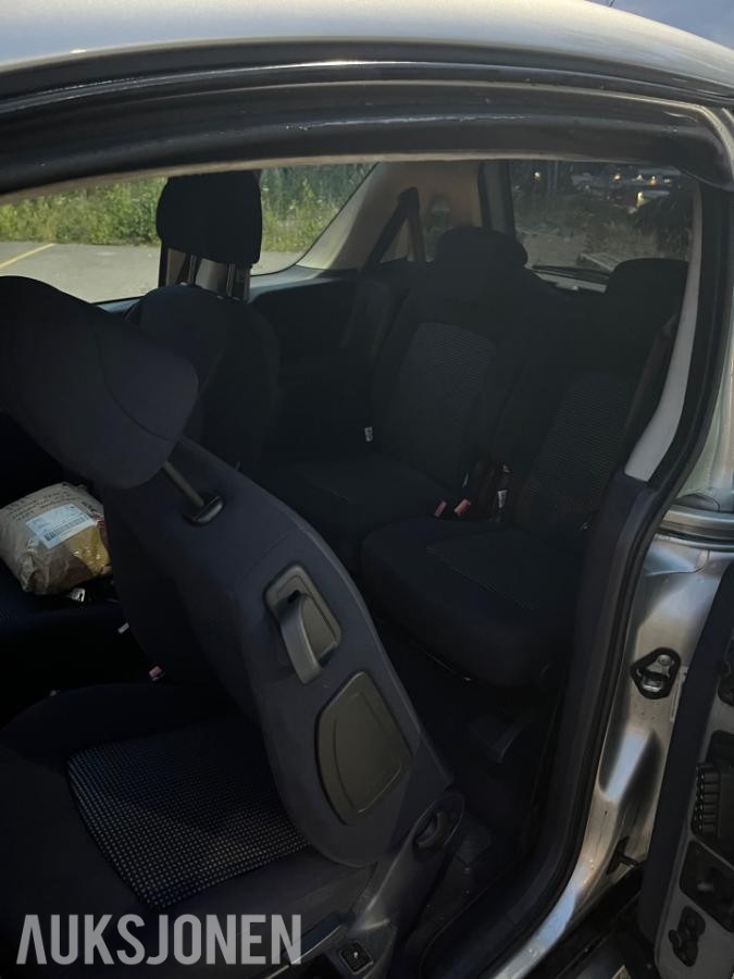 2006 Peugeot 1007 1.4 Bensin 73hk Automat
