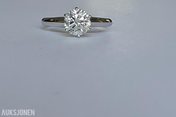 1.01CT ENSTENS DIAMANTRING I 14K GULL. HELT NATURLIG DIAMANT! TAKSTBREV OG SERTIFIKAT!