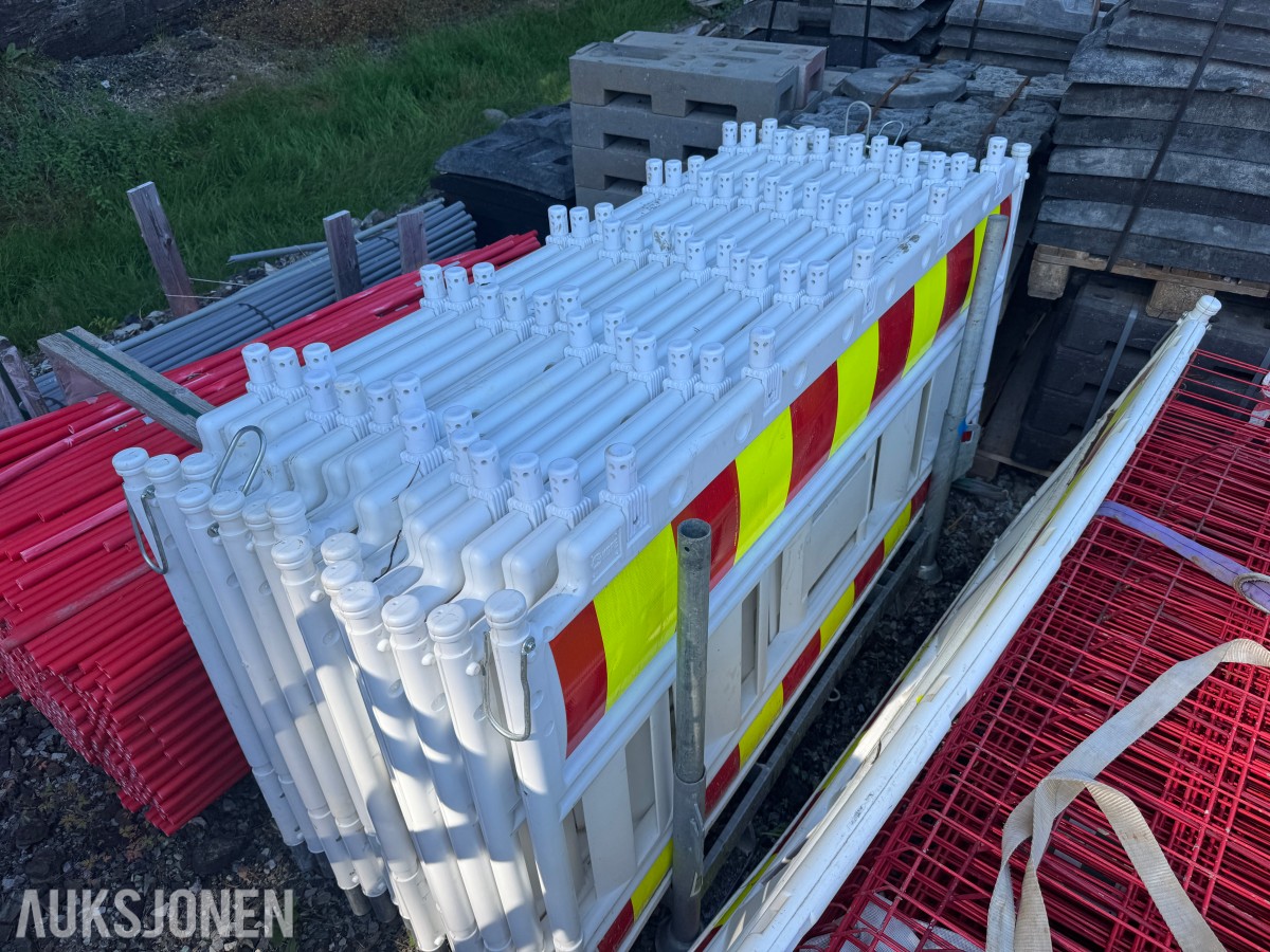 PARTI MED TRAFIKKSPERRER / VEISPERREBUKKER