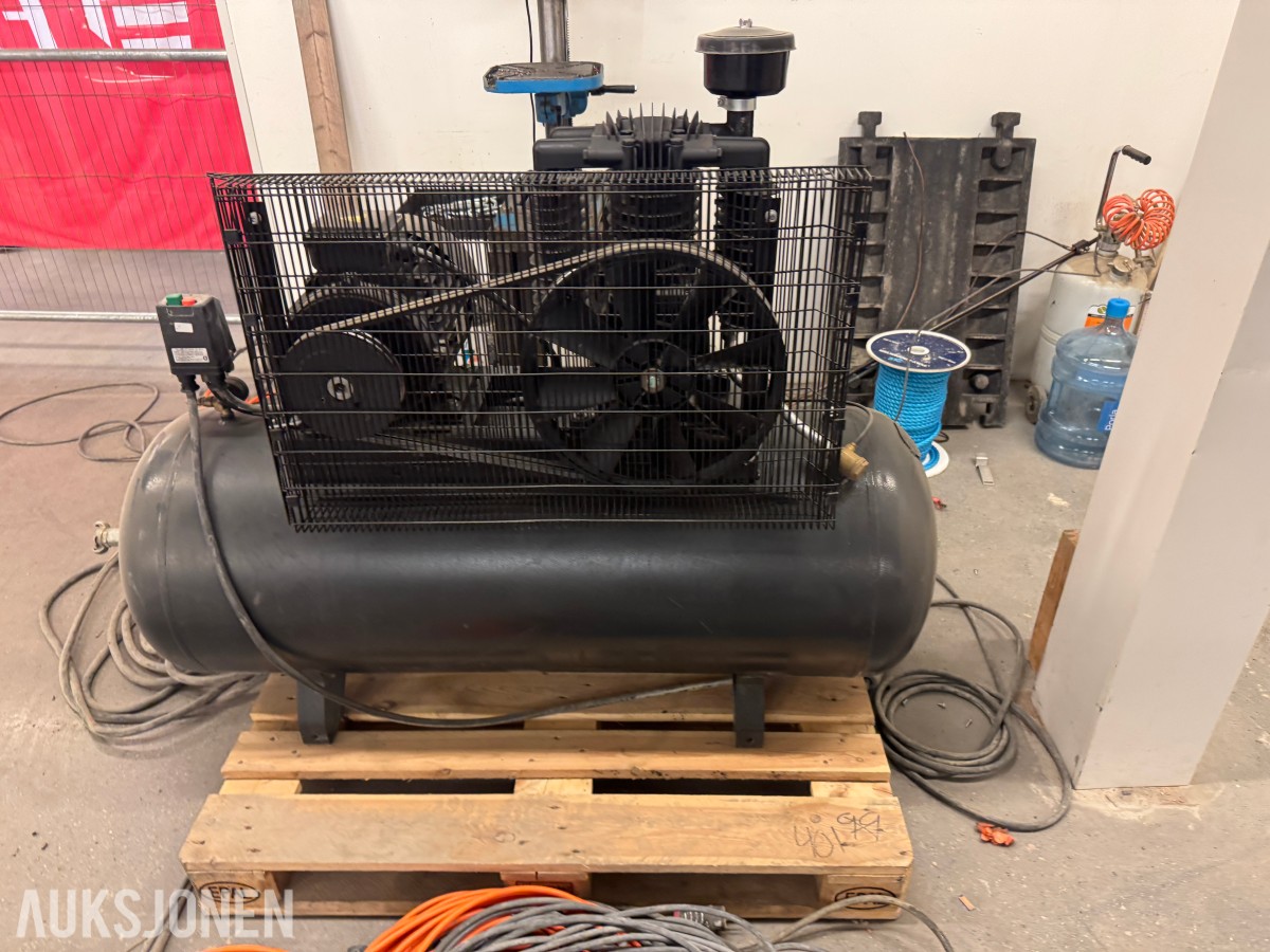 CHICAGO PNEUMATIC LT270 KOMPRESSOR – 270 L – 7,5 HK
